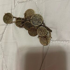 Elegant Gold Filigree Pendant Necklace